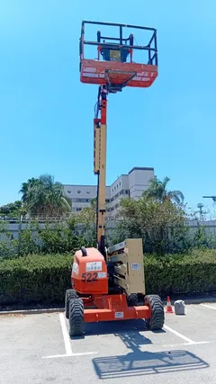 במת זרוע מפרקית JLG 520AJ